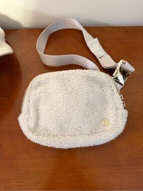 cream lululemon fanny pack Everywhere Belt Bag 1L – Luxe by Kan Lululemon Everywhere Belt Bag 1L